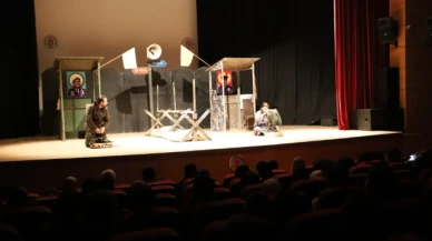 “Sınır” İsimli Tiyatro Gösterisi Gerçekleşti