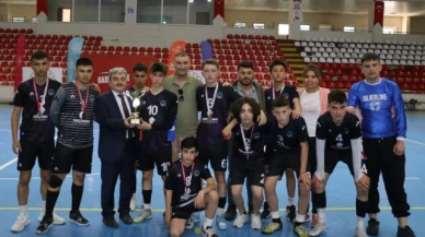 Türkmen Öğrencilerin Heyecanına Ortak Oldu