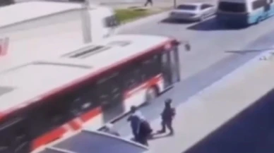 Yaşlı kadın tırın altında kalarak can verdi... Feci kaza kamerada
