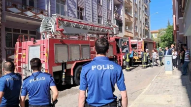 5 katlı binanın çatısında yangın
