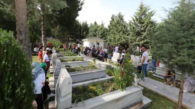 Amasya'da Kurban Bayramı Arefesinde Şehitlik Ziyaret Edildi