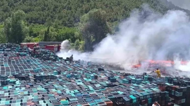 Amasya'da plastik kasalar yandı, dumanlar kilometrelerce öteden görüldü