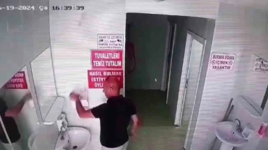 Cami tuvaletindeki sabunluğu çaldı, o anlar kamerada