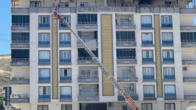 Çatı katında çıkan yangın korku dolu anlara neden oldu