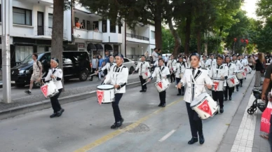 Cumhuriyet Kadınları Bandosu Yürüyüşü Gerçekleştirildi