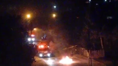 Husumetlisinin motosikletini yaktı