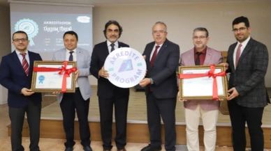 İlahiyat Fakültesine Akreditasyon Belgesi Törenle Verildi