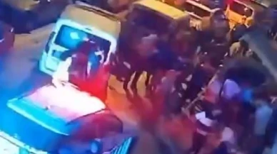 Kiracı ile ev sahibinin kavgasında ortalık birbirine girdi