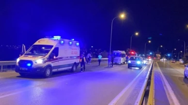 Kontrolden çıkan araç bariyerlere çarparken, 2 kişi yaralandı