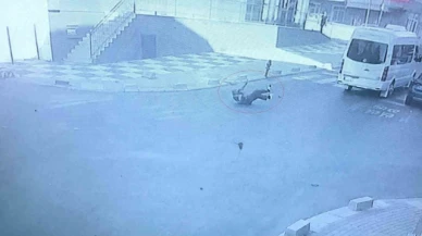 Koşarak yolun karşısına geçmek isterken minibüs çarptı