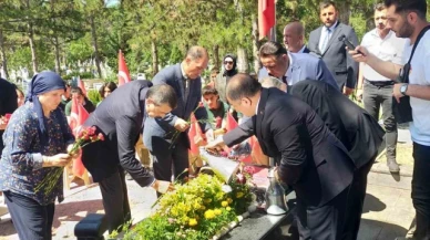 Milli Eğitim Bakanı Tekin: "Birincil görevimiz bu ülkeye sahip çıkacak, millet olarak devamını sağlayacak ve ihtiyaç duyulduğunda gözünü kırpmadan şehadete yürüyecek bir kuşak yetiştirmek"