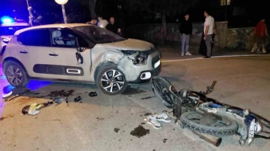 Motosiklet ile otomobil çarpıştı: 1'i ağır 2 yaralı