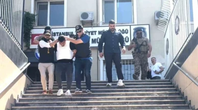Öğretmeni infaz edip kaçtı, saatler içinde yakalandı: Zırhlı araçla sevk edildi