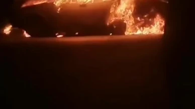 Seyir halindeki otomobil alevlere teslim oldu