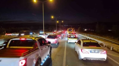 Seyir halindeki otomobil alevlere teslim oldu