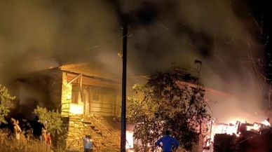 Tarihi taş ev alevlere teslim oldu