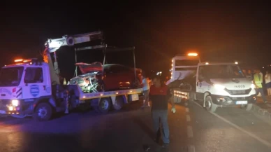 2 otomobil kafa kafaya çarpıştı: 1 ölü, 3 yaralı
