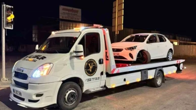 Dur ihtarına uymayan şüpheliler, araç lastiklerine ateş edilerek durduruldu