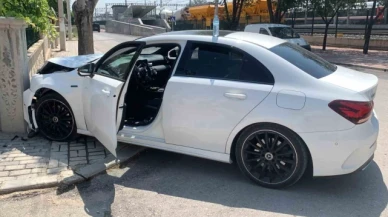 Gurbetçi aile evine giremeden kaza yaptı: 1 yaralı