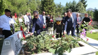 İl Protokolü'nden Şehitlik Ziyareti