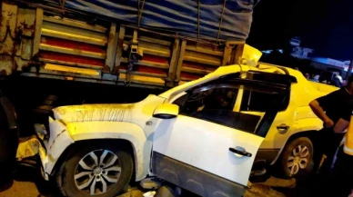 Kamyonet tıra arkadan çarptı: 1 ölü, 1 ağır yaralı