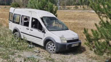 Kontrolden çıkan araç tarlaya uçtu: 2'si çocuk 7 yaralı