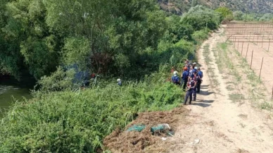Önce otomobil, ardından 2 kişinin cesedi bulundu
