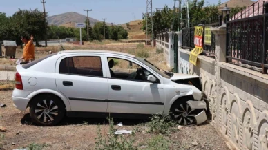 Otomobil bahçe duvarına çarptı: 5 yaralı