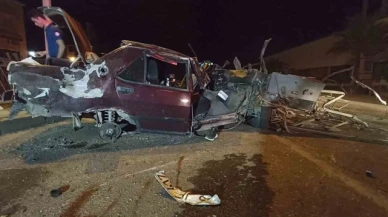 Otomobil bariyerlere çarptı: 1 ölü, 2 yaralı