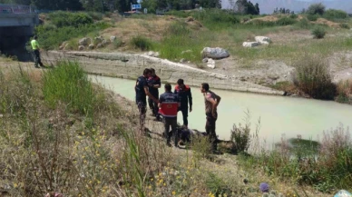 Otomobil su kanalına uçtu: Baba ve oğlu hayatını kaybetti
