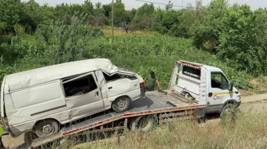 Şarampole devrilen minibüste üçü çocuk 5 kişi yaralandı.