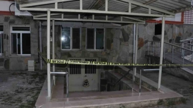 Taşova'da cami kapısındaki şüpheli çanta fünye ile patlatıldı