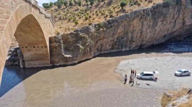 Açılan HES kapakları piknikçileri mahsur bıraktı
