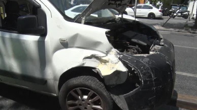 Alkollü sürücü park halindeki araca çarptı: Trafik kilitlendi