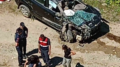 Araç uçuruma yuvarlandı: 2 ölü, 3 yaralı