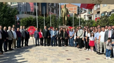 CHP Merzifon İlçe Teşkilatı Atatürk Anıtına Çelenk Sundu