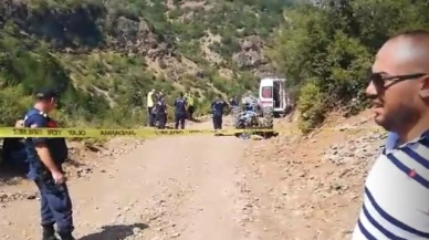 Devrilen traktörün altında kalan sürücü hayatını kaybetti