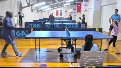 Doruk, Sporcularla Masa Tenisi Oynadı