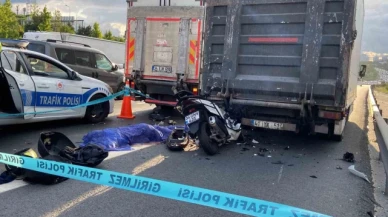 Emniyet şeridinde duran kamyonete motosiklet arkadan çarptı: 1 ölü