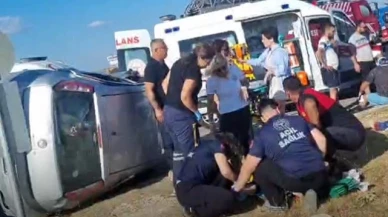 Gelibolu'da minibüs ile otomobil çarpıştı: 1'i ağır 7 yaralı