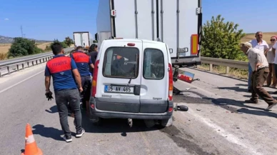 Gümüşhacıköy'de hafif ticari araç tıra çarptı: 1 ölü