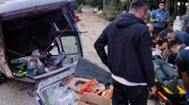 Hafif ticari araç mezarlığa uçtu: 2 yaralı