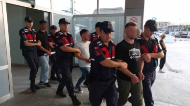 Kavga ettikleri şahsın kaçarak sığındığı evin sahibini sopayla ağır yaraladılar