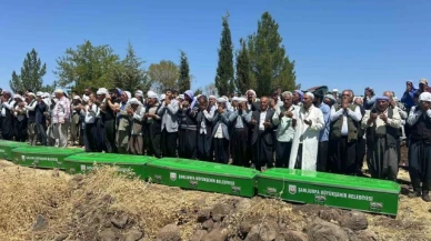 Kazada ölen 5 çocuk yan yana defnedildi