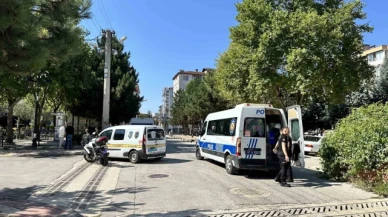 Korku dolu anlar, sokak ortasında etrafa ateş açtı: 2 yaralı