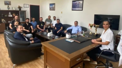 Köroğlu, Hastane Takımına Kupalarını takdim etti
