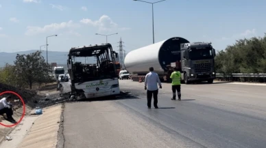 Otobüs alevlere teslim oldu: Yangın otluk alana sıçradı, 41 yolcu tahliye edildi