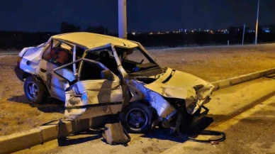 Otomobil ile kamyon çarpıştı: 2 ölü