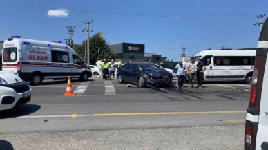 Otomobil ile minibüs çarpıştı: 1 yaralı