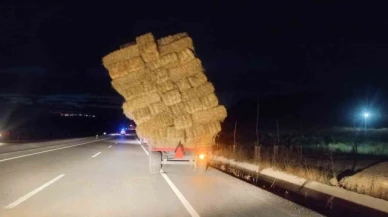 Otomobil saman yüklü traktör ila çarpıştı: 1 yaralı